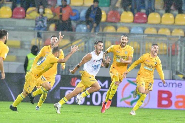 Frosinone-Crotone 2-1, chi sale e chi scende tra i giallazzurri