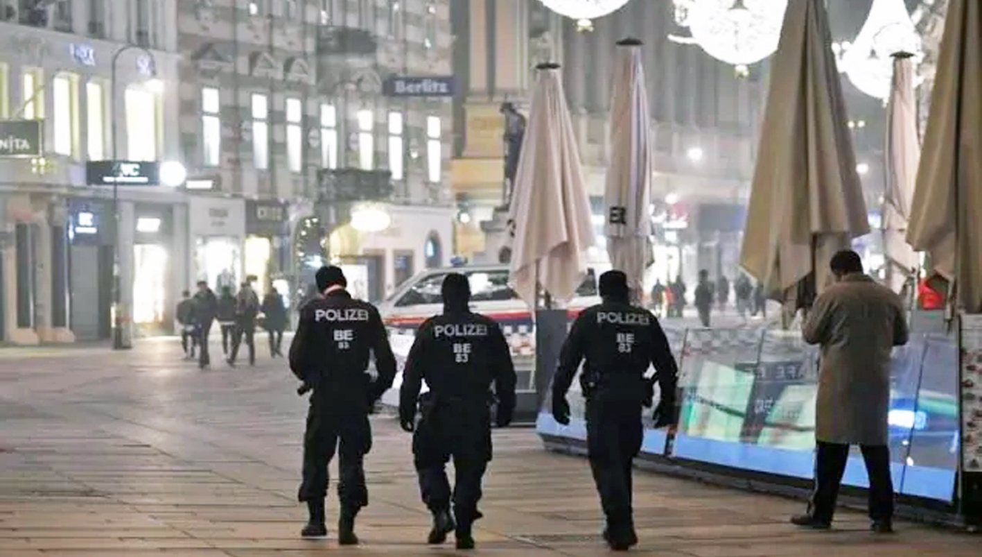 polizia-austria-lockdown-non-vaccinati-covid polizia austria lockdown non vaccinati covid
