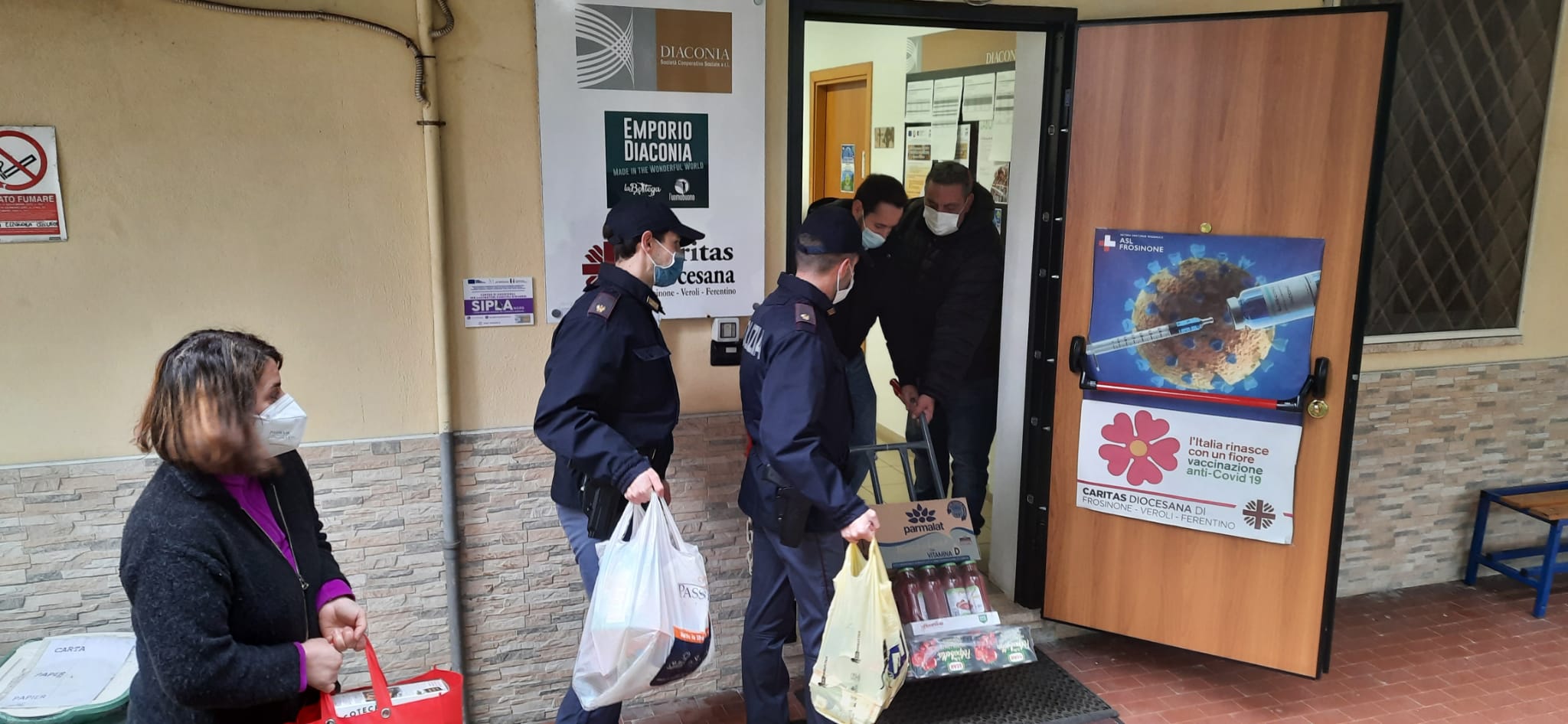 IMG-20211221-WA0050 polizia.beneficenza-Frosinone-Questura