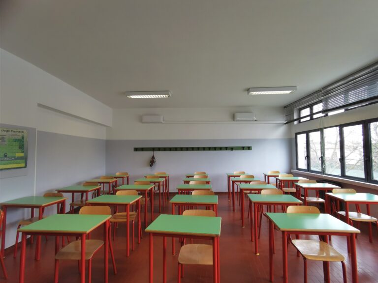 covid-scuole-chiuse-aule-vuote