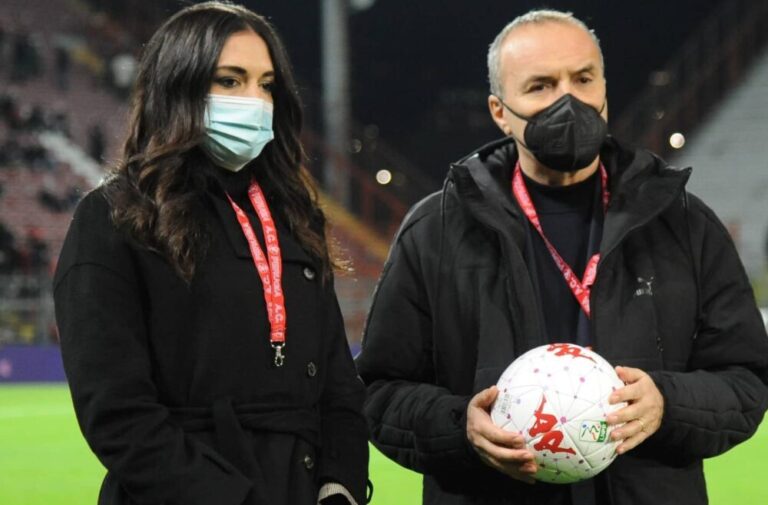 Serie B – Il presidente Balata consegna il pallone rosso a Greta Beccaglia