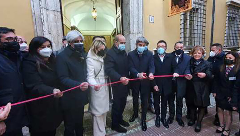 Veroli – Il presidente della Regione Lazio Nicola Zingaretti inaugura la Mostra Multimediale “Klimt”