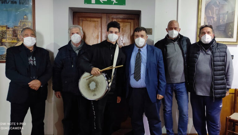 Fumone – Il sindaco Campoli rinnova l’antica tradizione del “Festarolo”, con la distribuzione delle ciambelle di San Sebastiano
