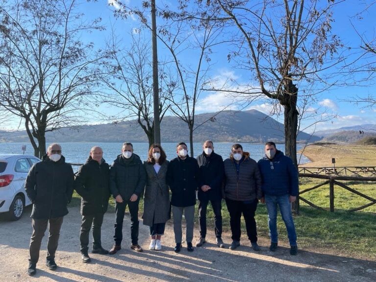 canterno-lago-pista-ciclabile