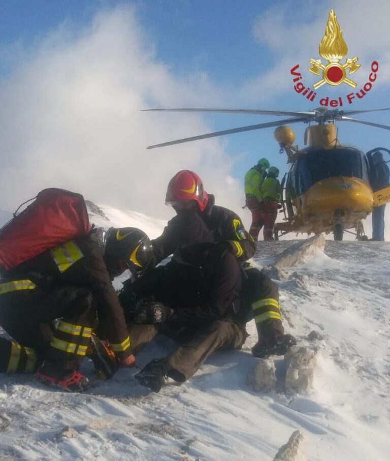 Escursionisti bloccati nella neve di Campocatino: tratti in salvo da vigili del fuoco e Soccorso alpino. Le immagini