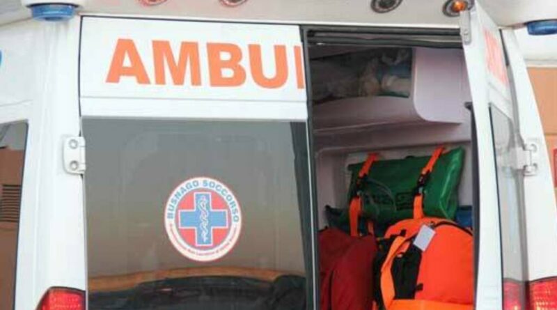 ambulanza-sanitari-incidente-stradale