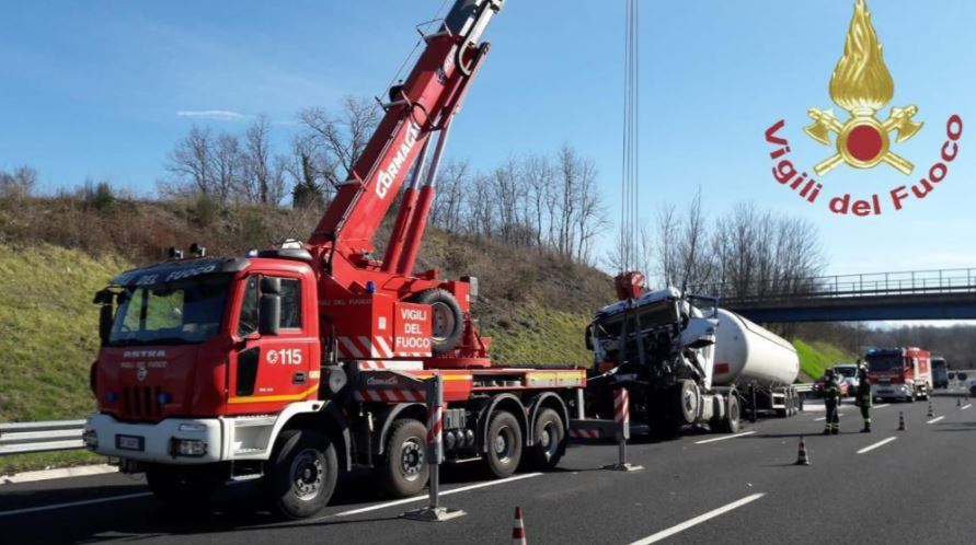 1 autostrada-A1-autocisterna-tir-incidente-Ceprano