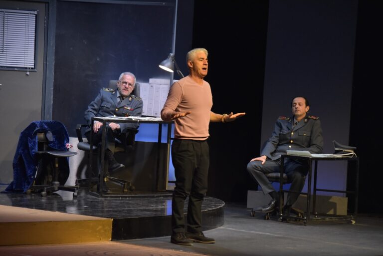 Applausi, risate e sold out al Teatro Manzoni per Biagio Izzo
