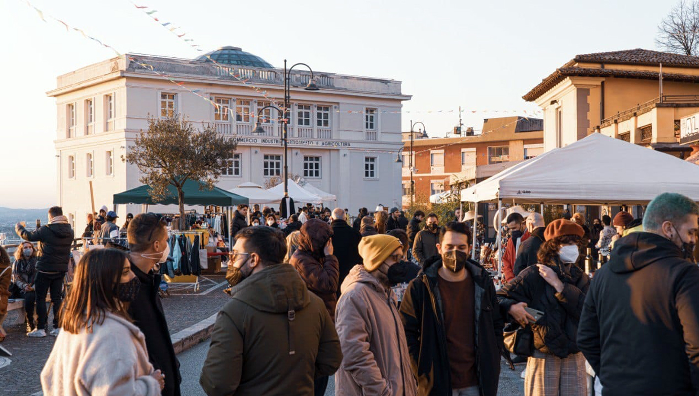 Frosinone Alta Street Market 01