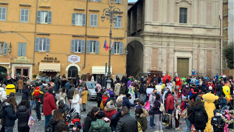 Anagni – Domenica di Carnevale da incorniciare. Natalia e Marino: «Rivedere gente in piazza è stata una grande soddisfazione»