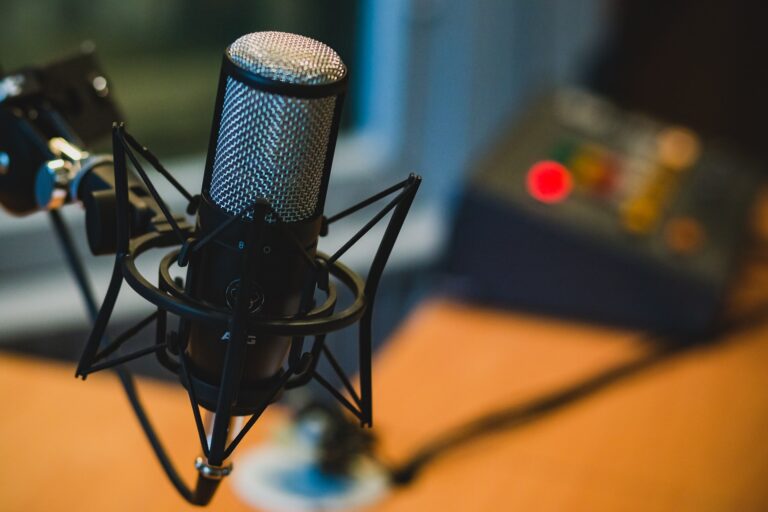 Podcast: l’arte dell’ascolto sfida il potere delle immagini