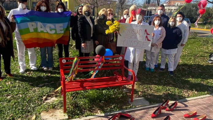 Asl – All’Ospedale ‘Spaziani’ di Frosinone una panchina rossa contro la violenza 01