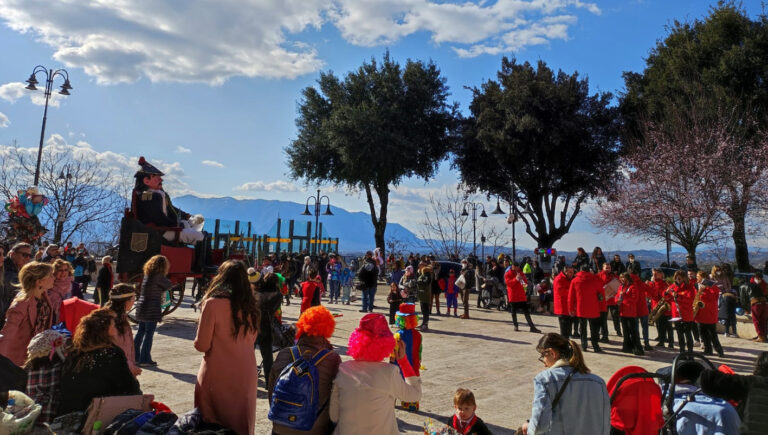 Frosinone – La radeca e Championnet da palazzo Munari. Carnevale in piccolo, ma sentito