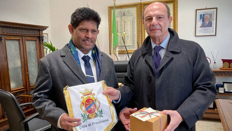 Frosinone – L’Ambasciatore dello Sri Lanka in visita al nuovo palazzo comunale