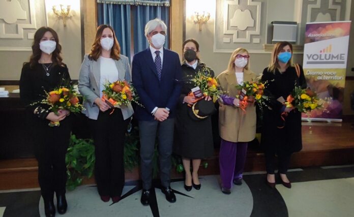 Pres e donne salone donne-protagoniste-esempio-ruoli-apicali