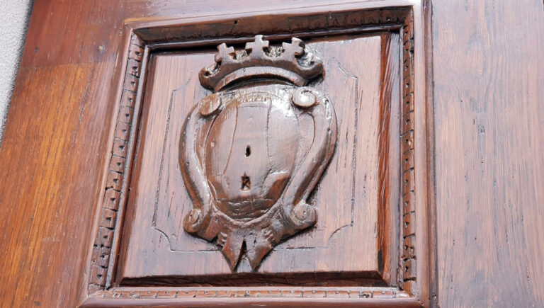 Arce – Restaurato l’antico portone del Palazzo Municipale
