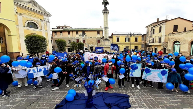 Ferentino – Piazza Matteotti si tinge di blu per l’iniziativa sull’autismo