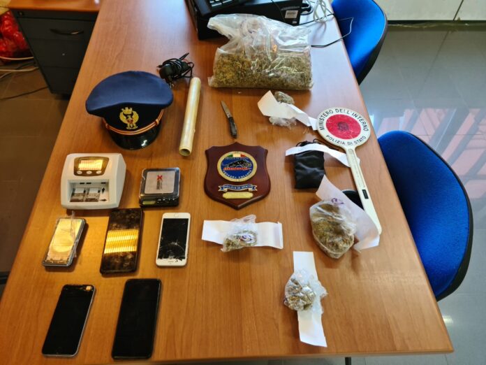 foto arresto volanti droga fratelli spacciatori due arresti