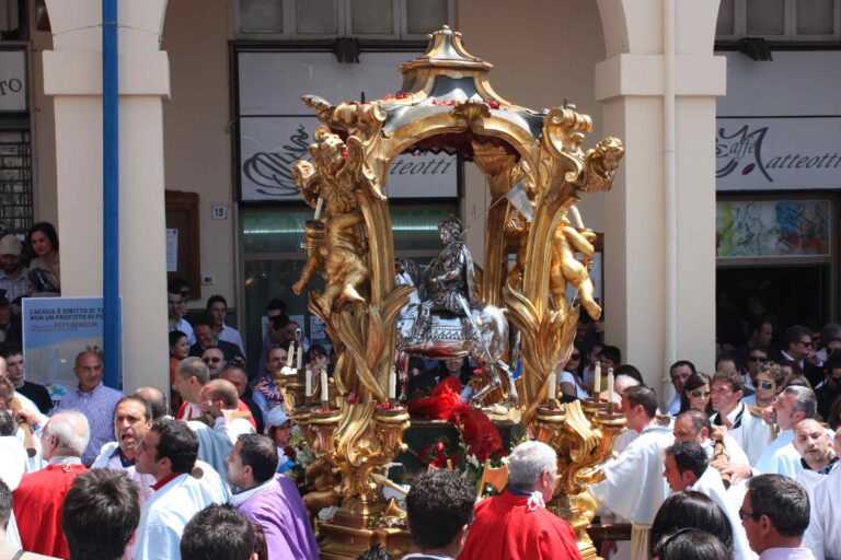 ferentino-patrono-santambrogio-processioni-parroco-covid