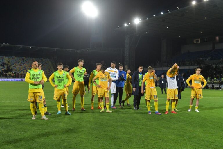 Serie B – Il Frosinone cede 1-2 al Pisa: niente play-off per i giallazzurri