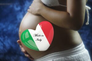 cuore - donna italiana incinta