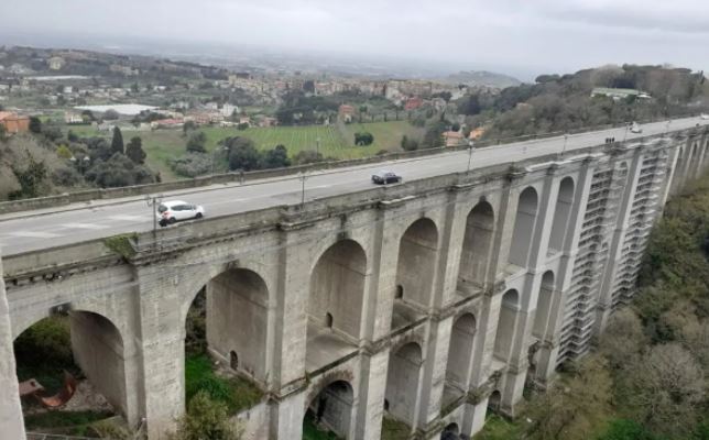 ponte suicidio ponte ariccia giovane operaio pomezia