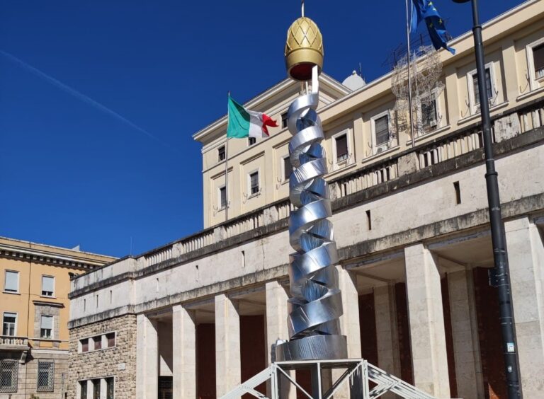 Frosinone – Installata la Torre della Pace dei Santi Patroni