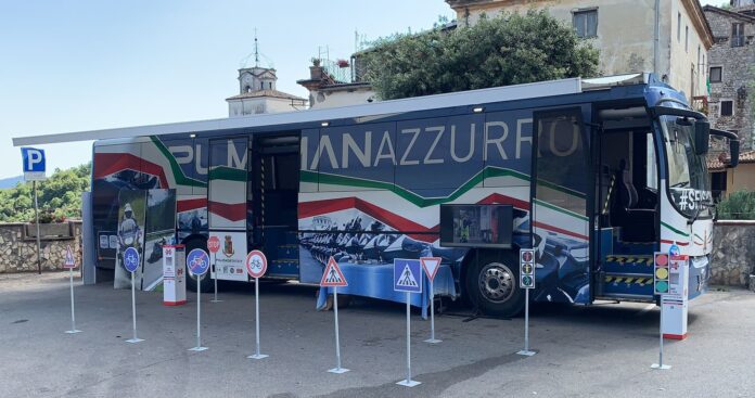 Foto Pullman azzurro Guarcino