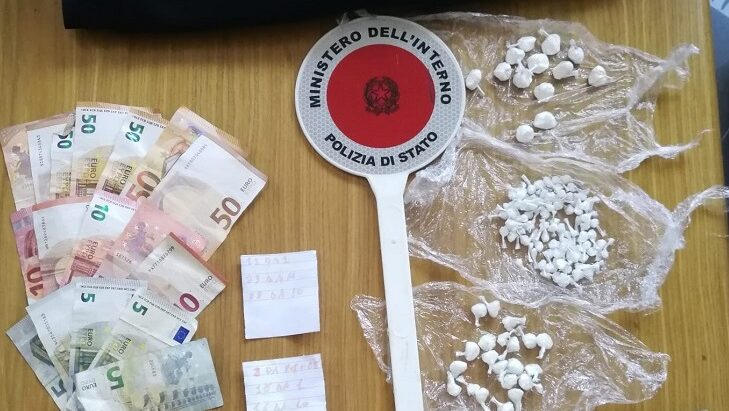 Frosinone, nascondeva 104 dosi di cocaina nel cassetto: arrestato