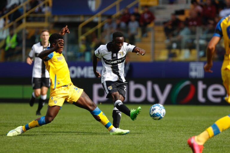 Parma-Frosinone 2-1, giallazzurri spreconi ed ingenui