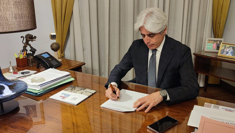 Provincia – Il presidente Antonio Pompeo firma il decreto per indire le elezioni del futuro presidente: si vota il 18 dicembre