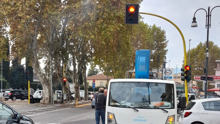Frosinone, riattivato il semaforo di via Marittima