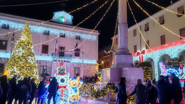Ferentino – Lo spettacolo delle luminarie ha aperto ufficialmente il periodo natalizio