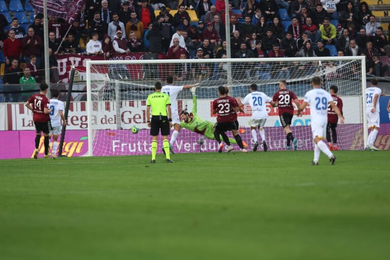 Frosinone show: battuta nettamente la Reggina e fuga in classifica