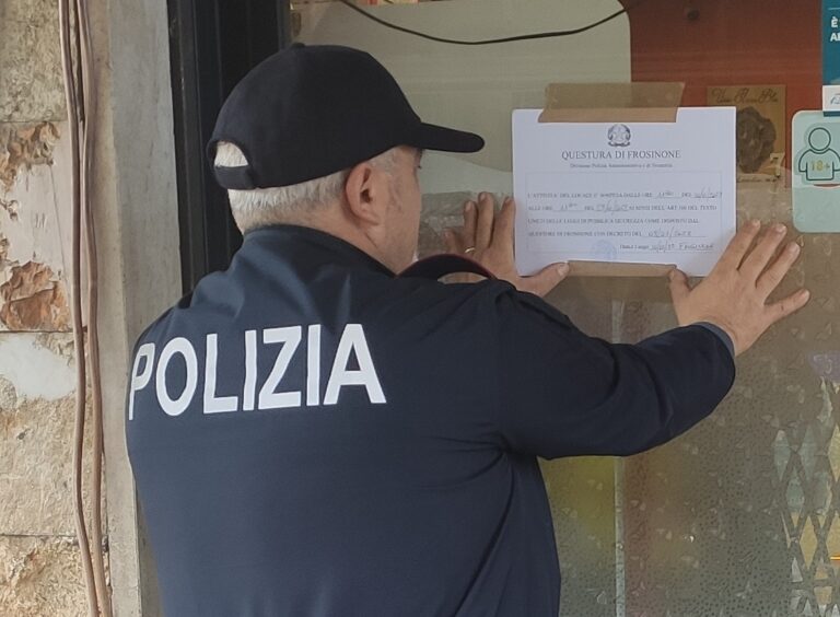 Ubriaco accoltella un uomo davanti ad un bar: disposta la chiusura del locale