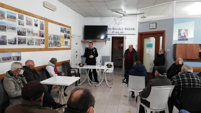 Carabinieri ed anziani