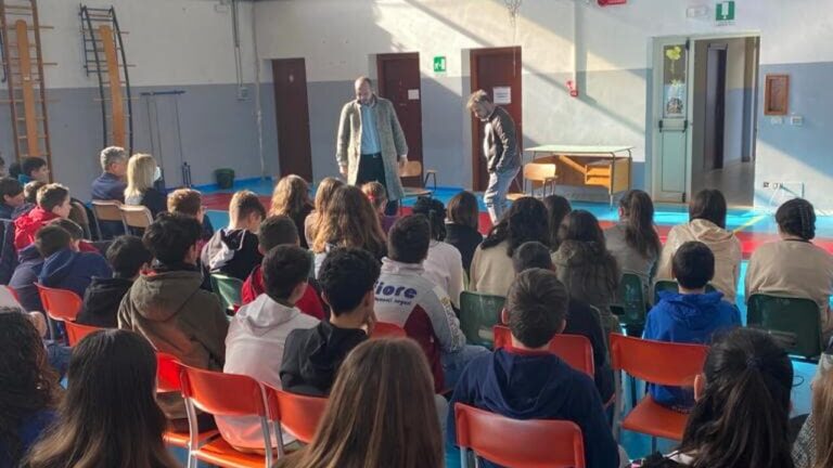 Gli studenti dei due Istituti Comprensivi di Ferentino a teatro per celebrare la giornata della memoria