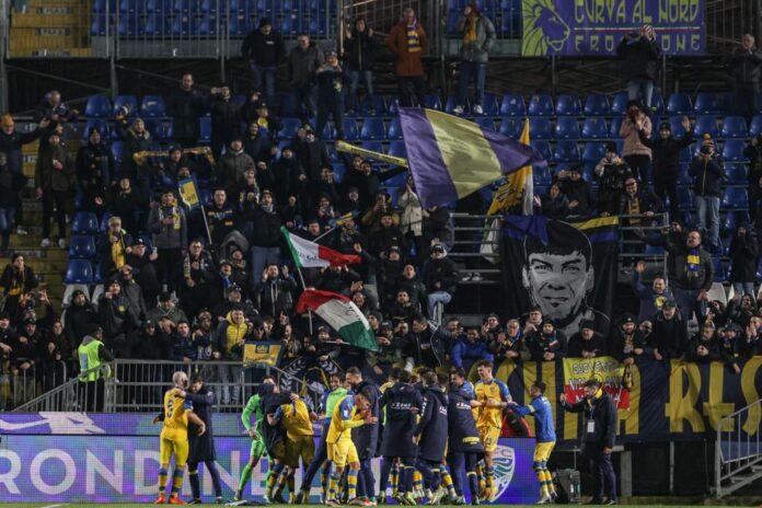 abbraccio-con-i-tifosi