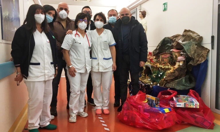 angelo pizzutelli befana in pediatria frosinone