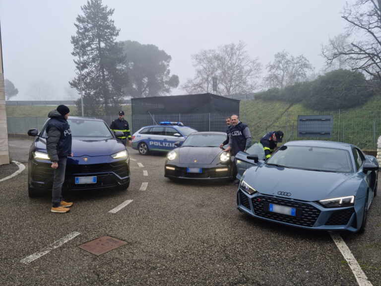 Traffico di auto di lusso verso l’estero. Sequestri per un milione in A1