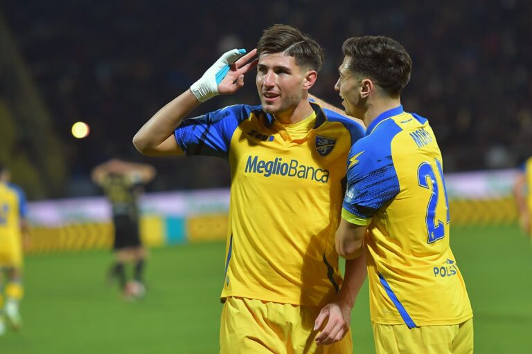 Frosinone-Benevento 1-0, i canarini volano a +8 sul Genoa