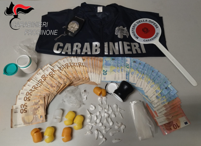 Spacciava cocaina a bordo del suo monopattino: arrestato 22enne