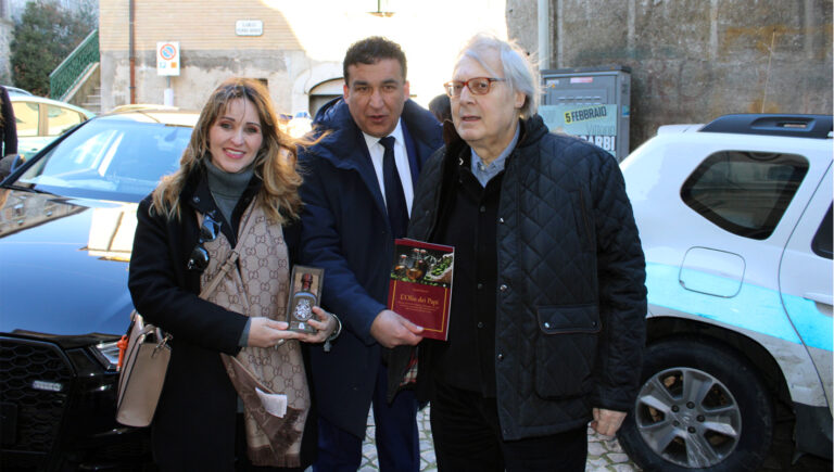 Vittorio Sgarbi in visita a Boville Ernica: “Un luogo centrale nell’arte del Lazio”