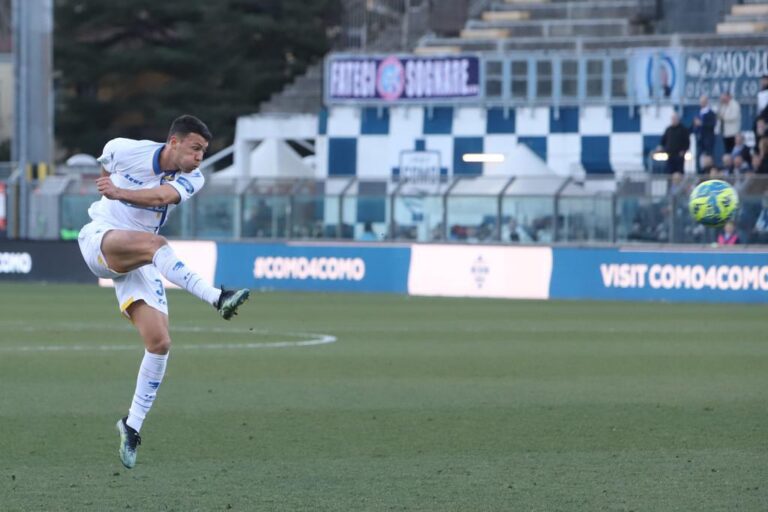Como-Frosinone 0-2, i canarini continuano a volare