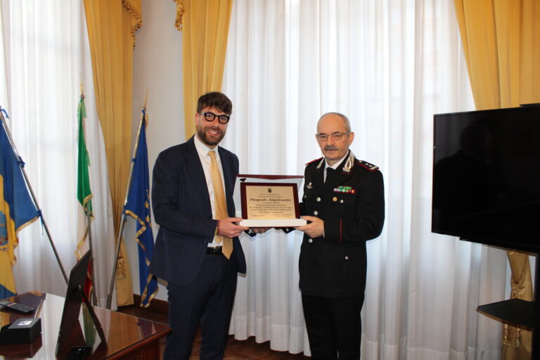 L’omaggio del Presidente della Provincia al generale dei carabinieri Pasquale Angelosanto