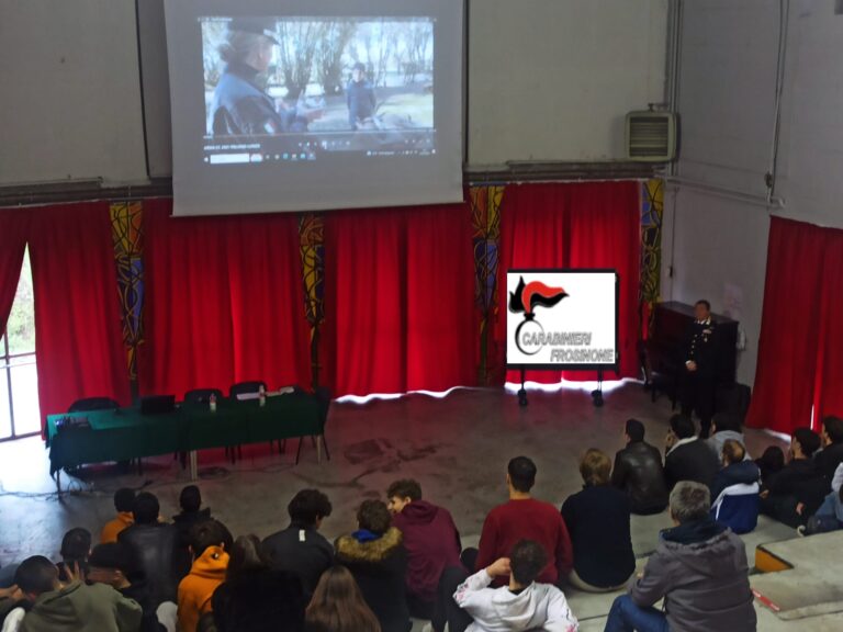 I Carabinieri incontrano gli alunni del Liceo Dante Alighieri di Anagni