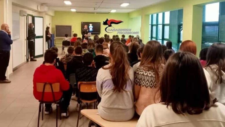 I Carabinieri incontrano gli alunni dell’Istituto Comprensivo “Ottaviano Bottini”