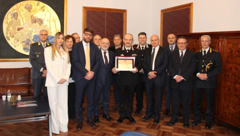 Provincia – L’omaggio del Presidente Luca Di Stefano al Generale dei Carabinieri Pasquale Angelosanto, comandante del Ros