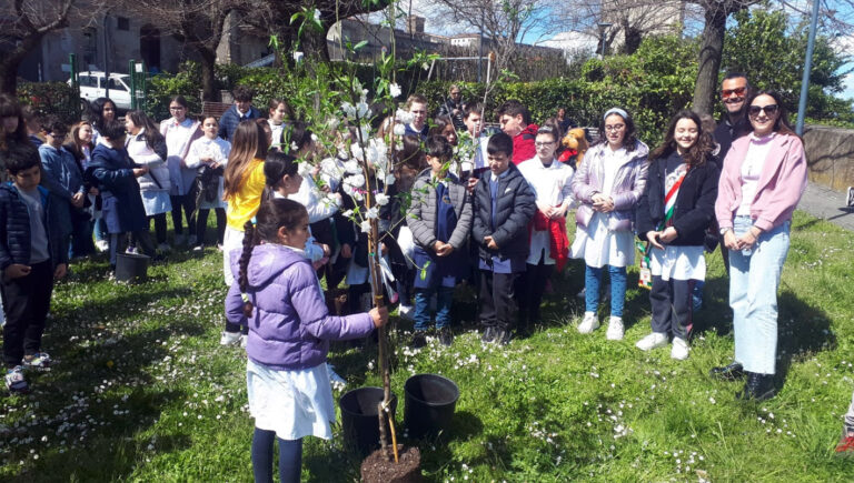 Paliano, tre nuovi alberi piantati grazie al Consiglio comunale delle Bambine e dei Bambini