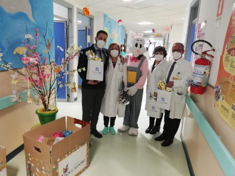 La Fondazione Boccadamo porta doni e uova di Pasqua negli ospedali